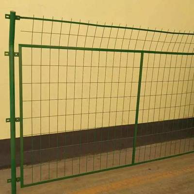 沈陽(yáng)試驗(yàn)田棚外鐵絲防護(hù)欄防撞設(shè)施 守護(hù)農(nóng)田安全，構(gòu)筑堅(jiān)實(shí)防線